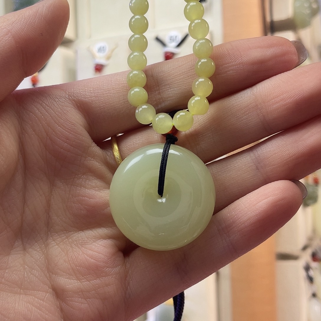 1***6和田玉未镶嵌颈饰