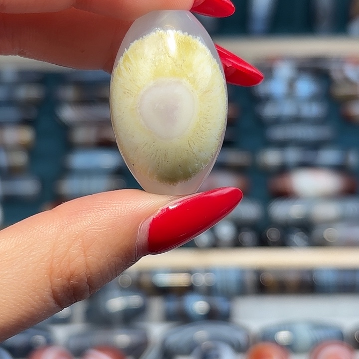 宁***远玛瑙/玉髓合金珠宝奇石