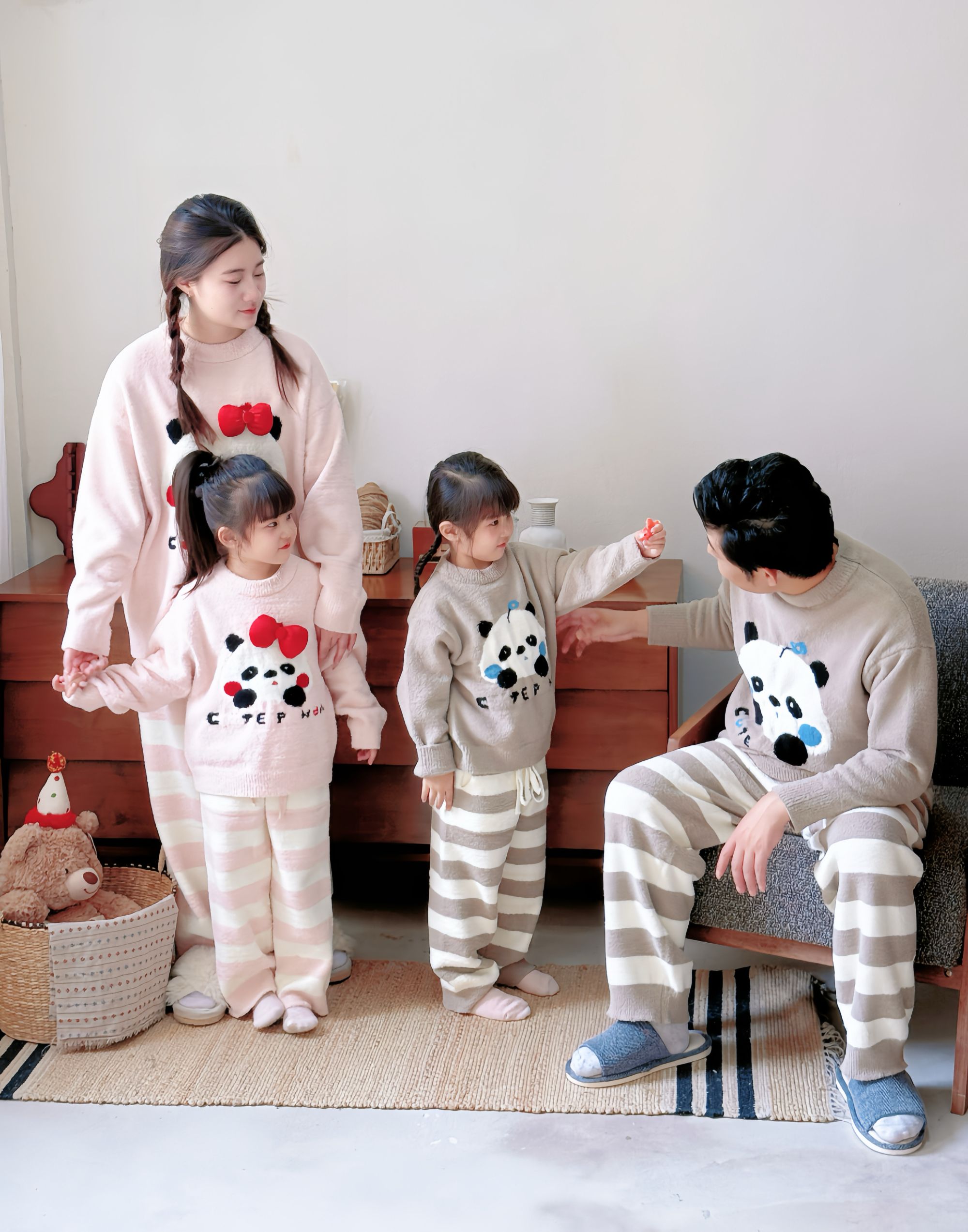 2025亲子秋冬保暖睡衣家居服套装卡通半边绒亲子装母女一家三口
