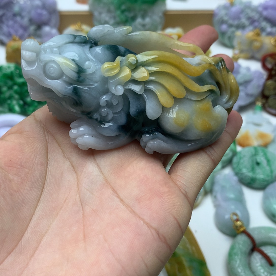 翡翠颈饰未镶嵌翡翠