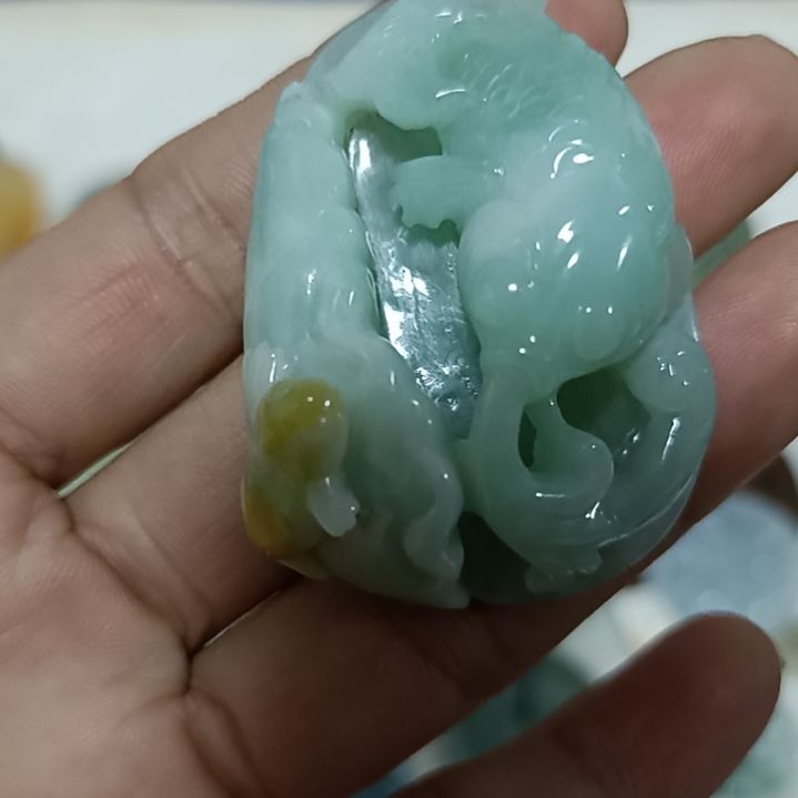 翡翠颈饰未镶嵌吊坠