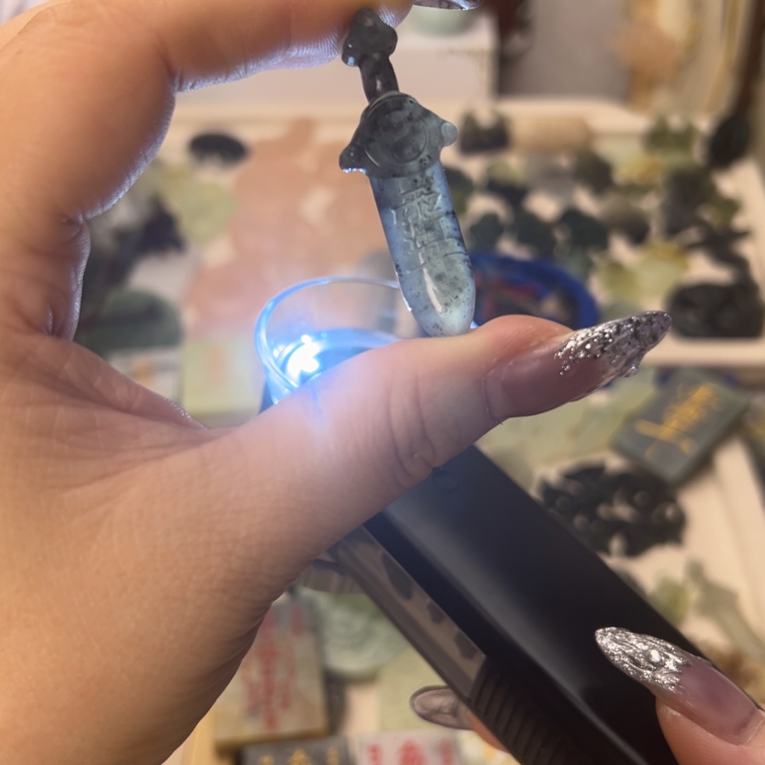 蛇纹石玉颈饰合金