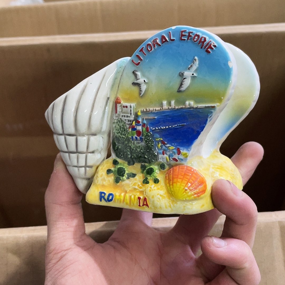 摆件   磕碰。封釉。