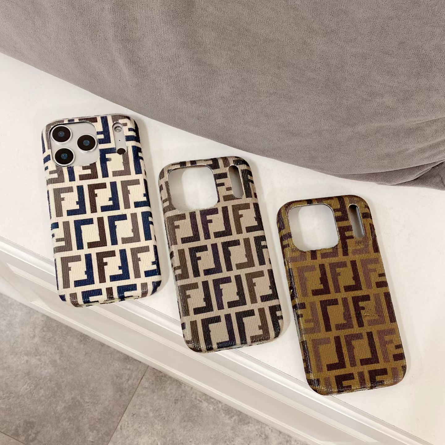 {Hello壳壳}F字母灯芯绒全包壳毛绒感秋冬适用苹果14-17PM手机壳