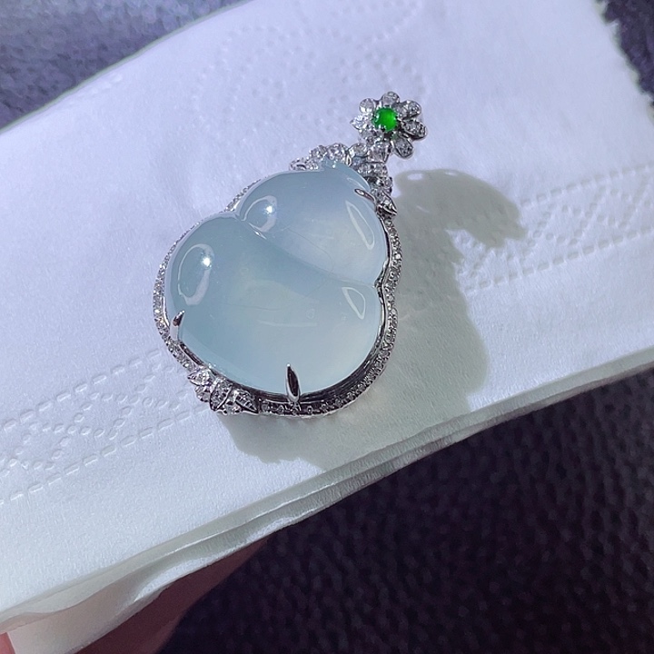 翡翠颈饰18K金镶嵌翡翠