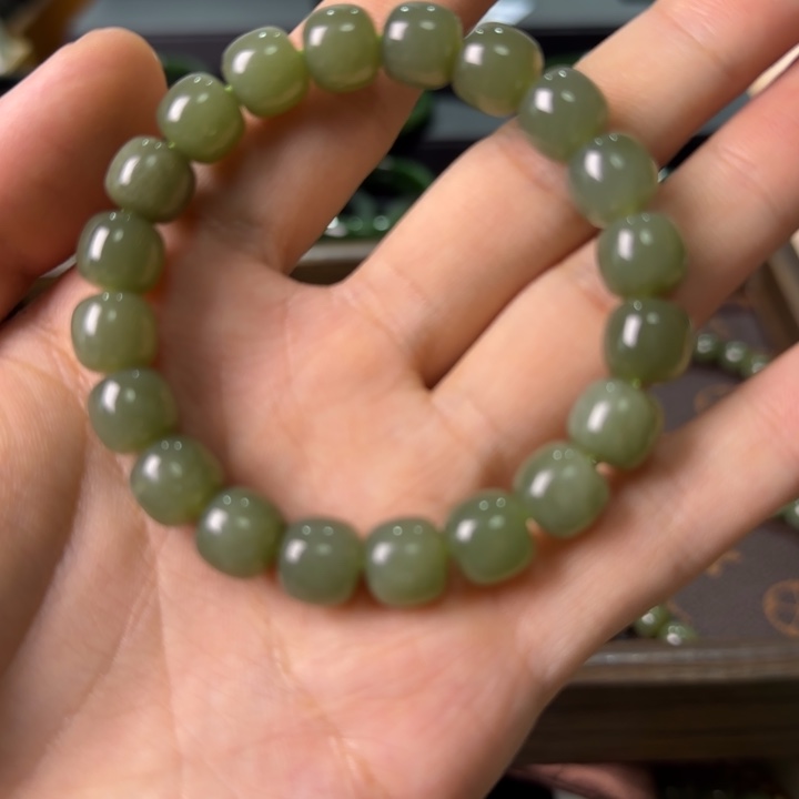 小***儿和田玉（糖玉）未镶嵌手链