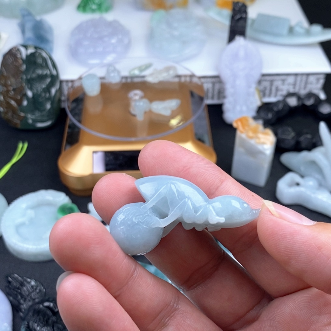 洁***洁翡翠未镶嵌吊坠(不含链)