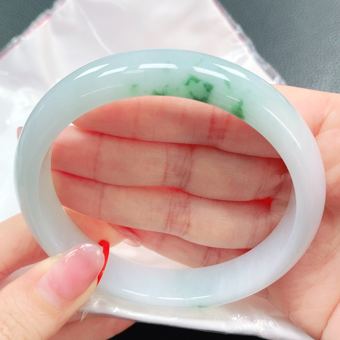 翡翠手镯未镶嵌63圈