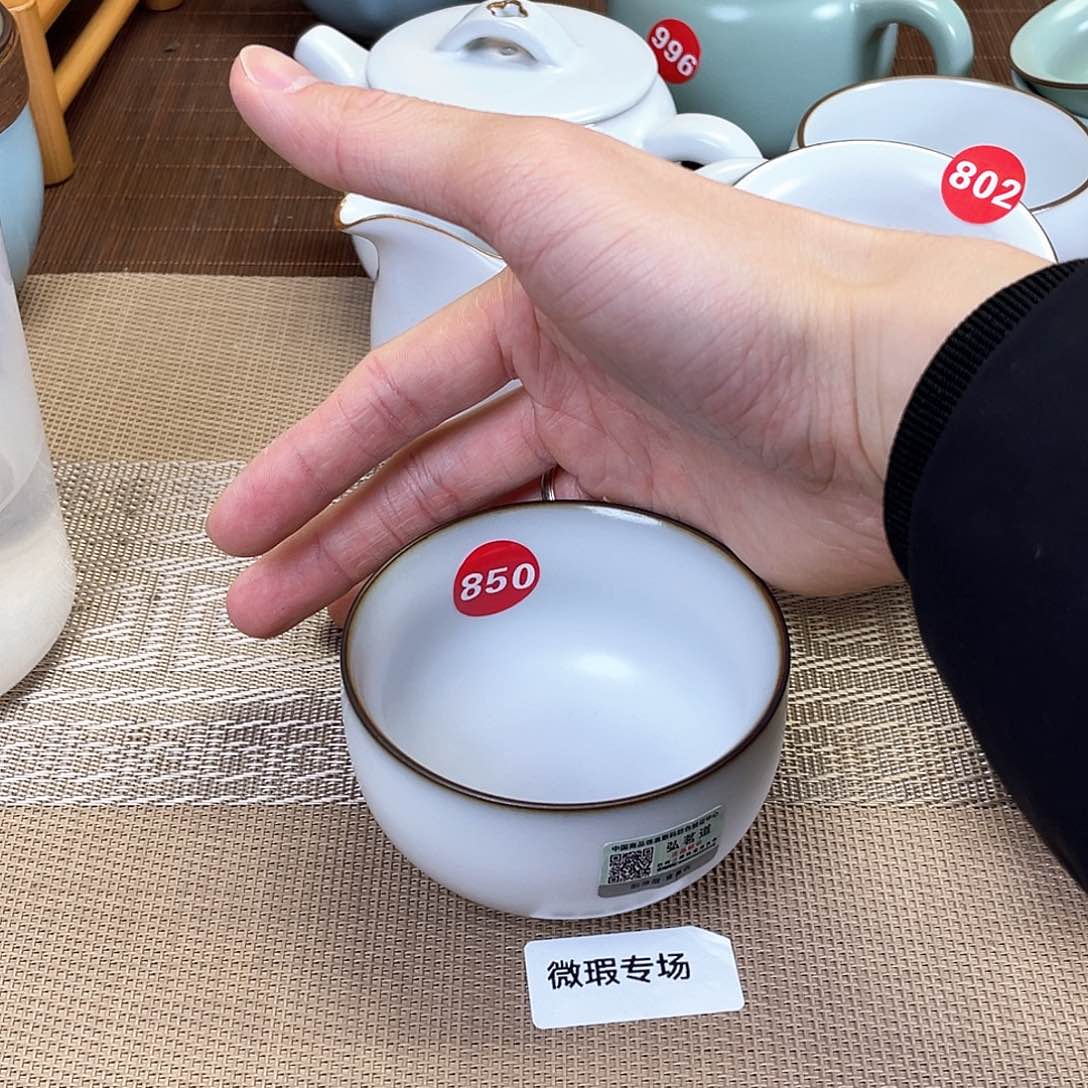 瓷片。。。。。。。。。。。。。