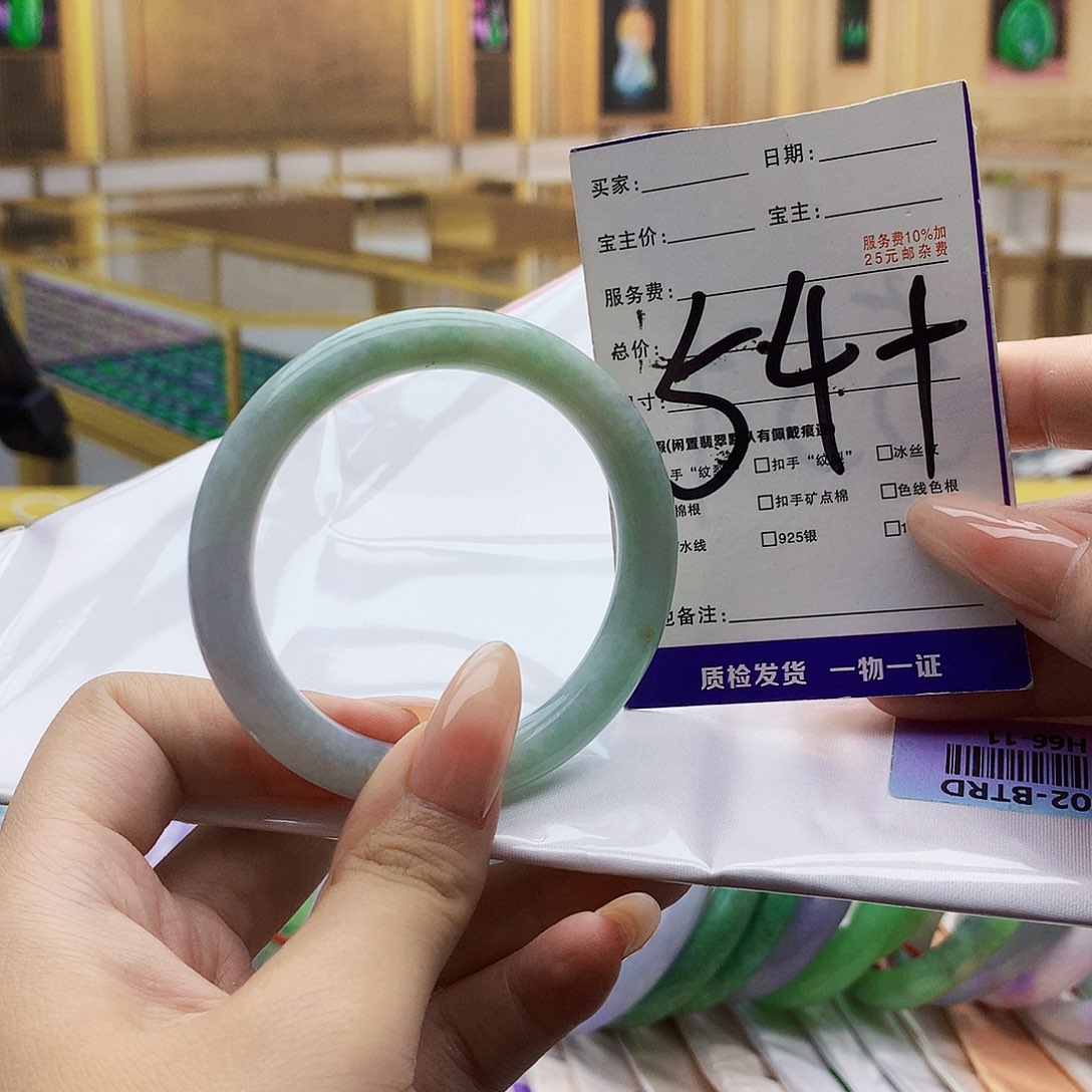 翡翠手镯未镶嵌000……