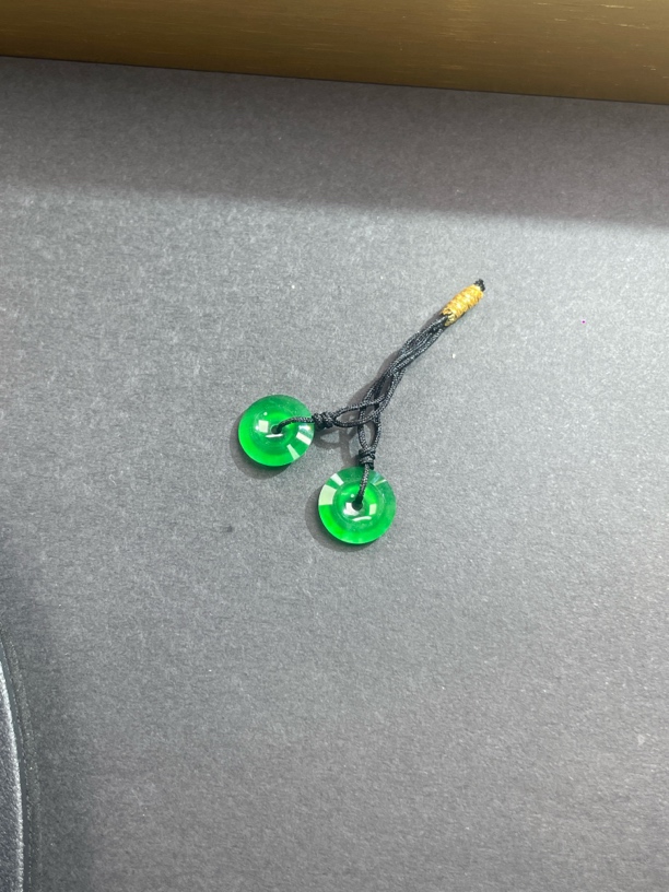 缅料翡翠A货，玻璃底辣阳绿平安扣