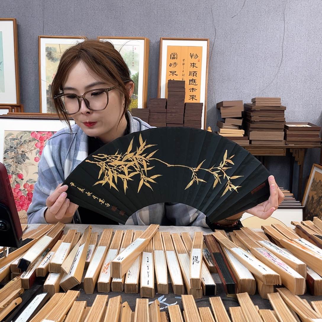 国画95寸黑檀-纯手绘-文玩扇骨（默认粘好）微瑕