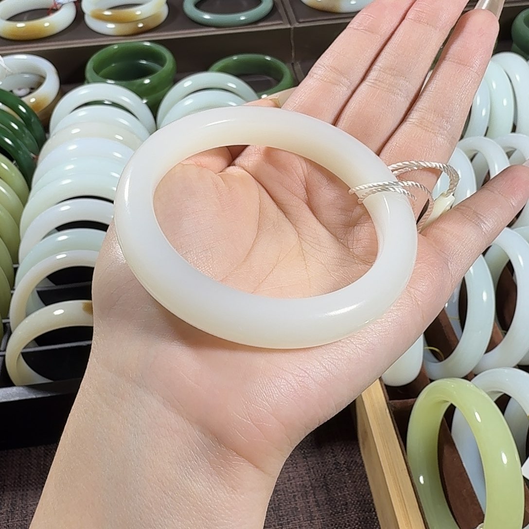 和田玉未镶嵌手镯