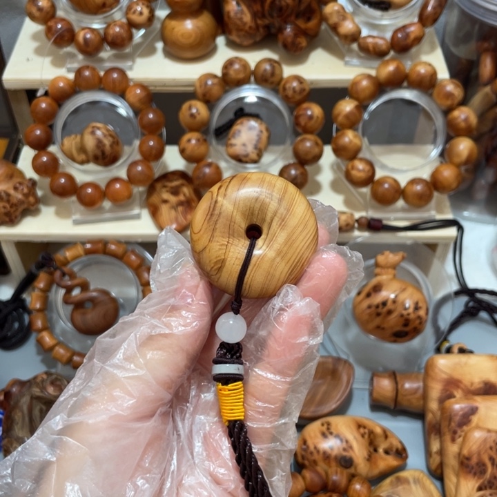 柏木飘**埃太行崖柏闪电平安扣