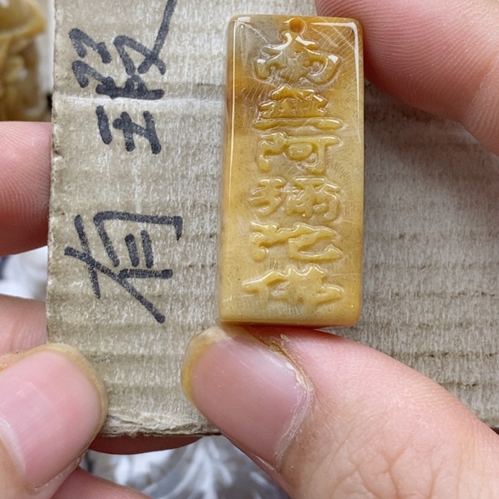 颈饰未镶嵌硅化珊瑚（珊瑚玉）另**蓝小