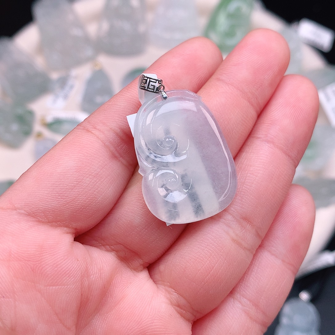 翡翠颈饰18K金镶嵌冰胶如意27*21*3.7