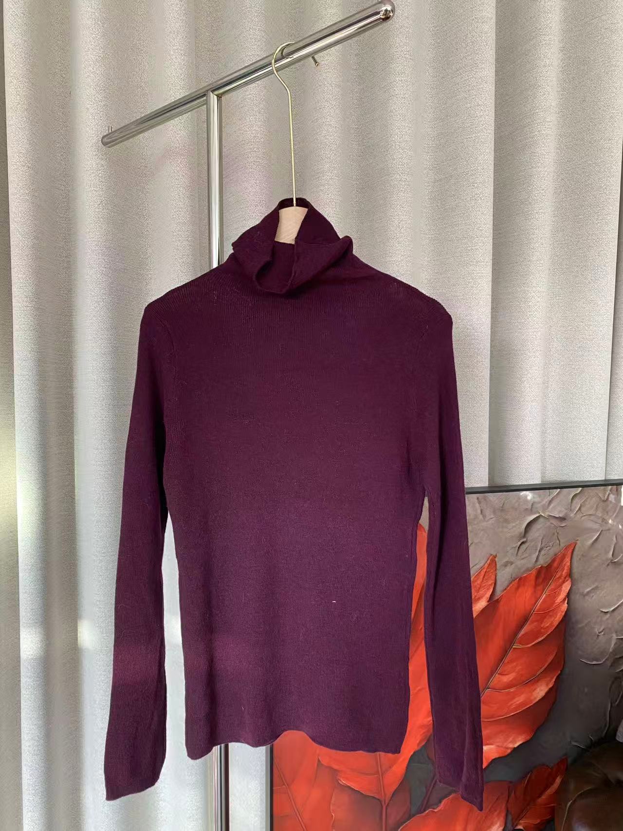 葡萄紫色修身针织高领长袖打底衫