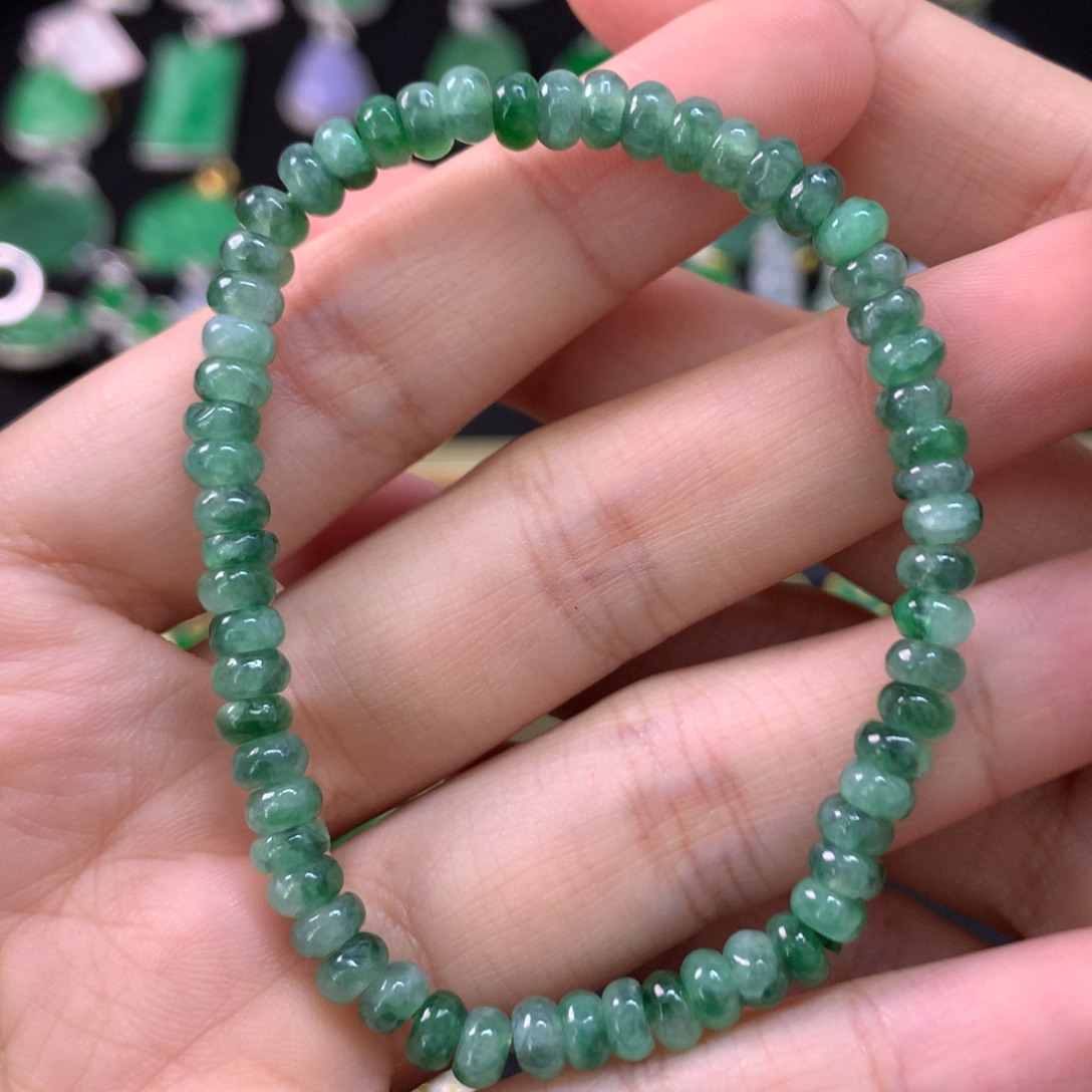 翡翠未镶嵌手串有纹裂