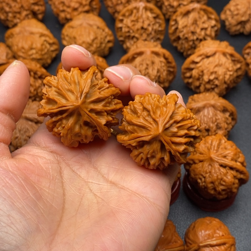 【闪购商品】文玩核桃把件三棱37