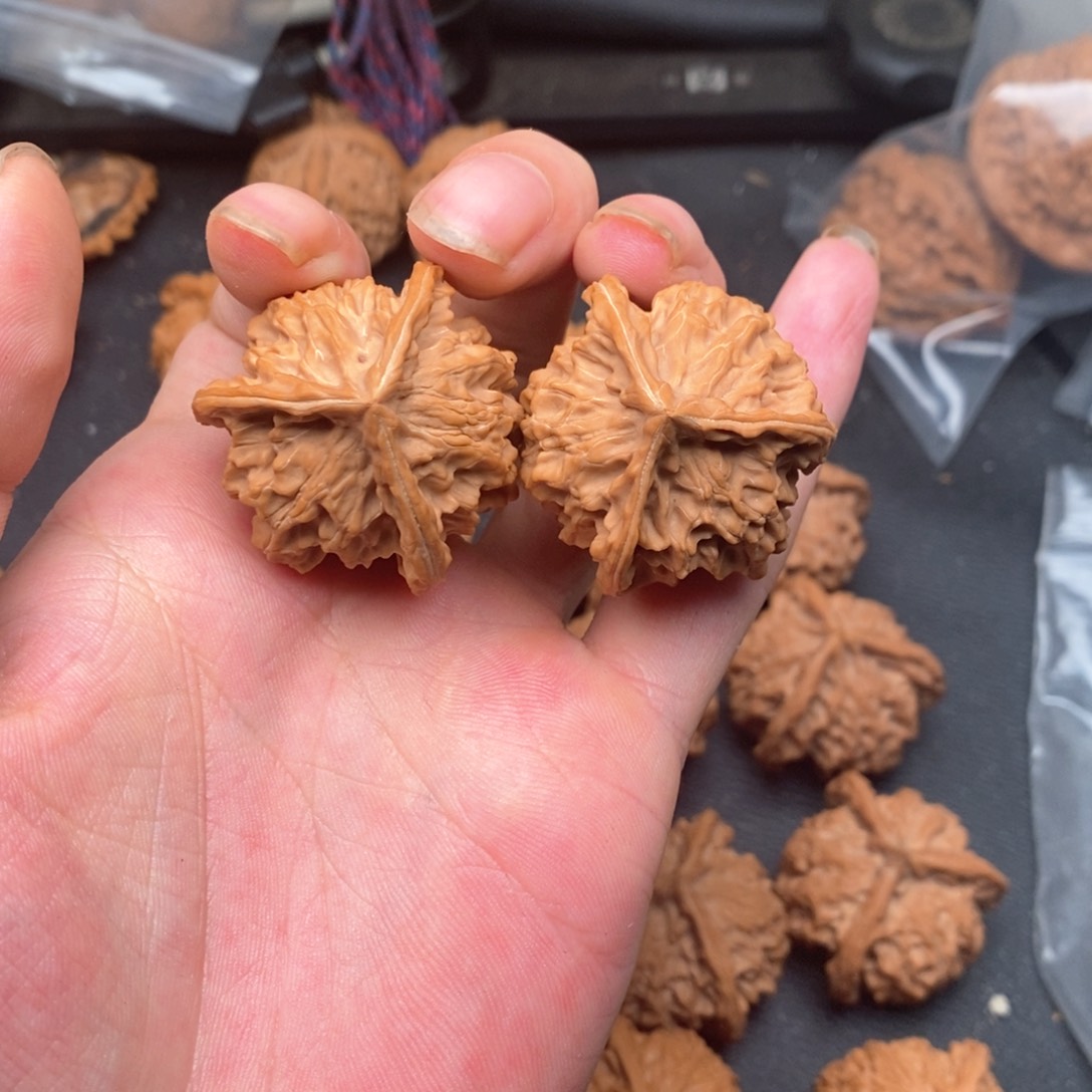 文玩核桃吊坠36人奔