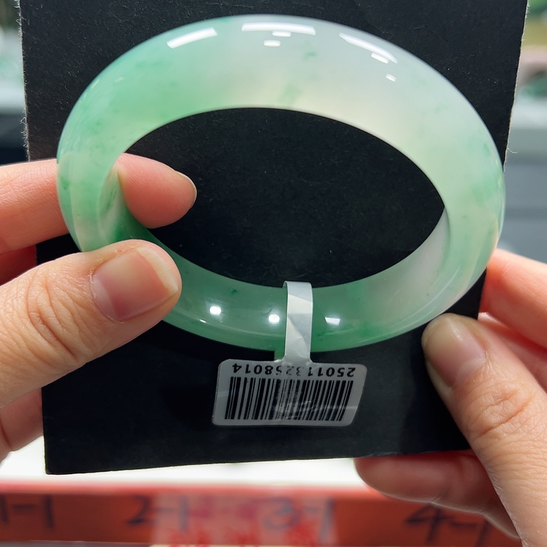 石英质玉（非洲翠）未镶嵌手镯