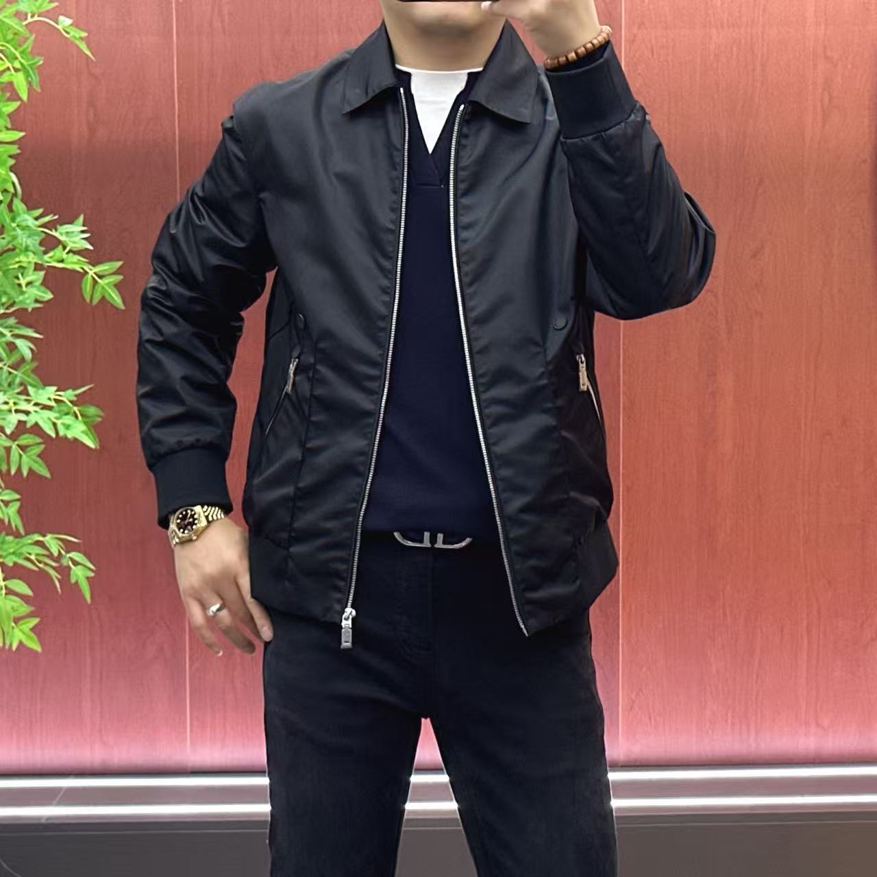 878223简约100%锦纶高定硬壳面料•秋季方领配皮扣夹克外套•费雷