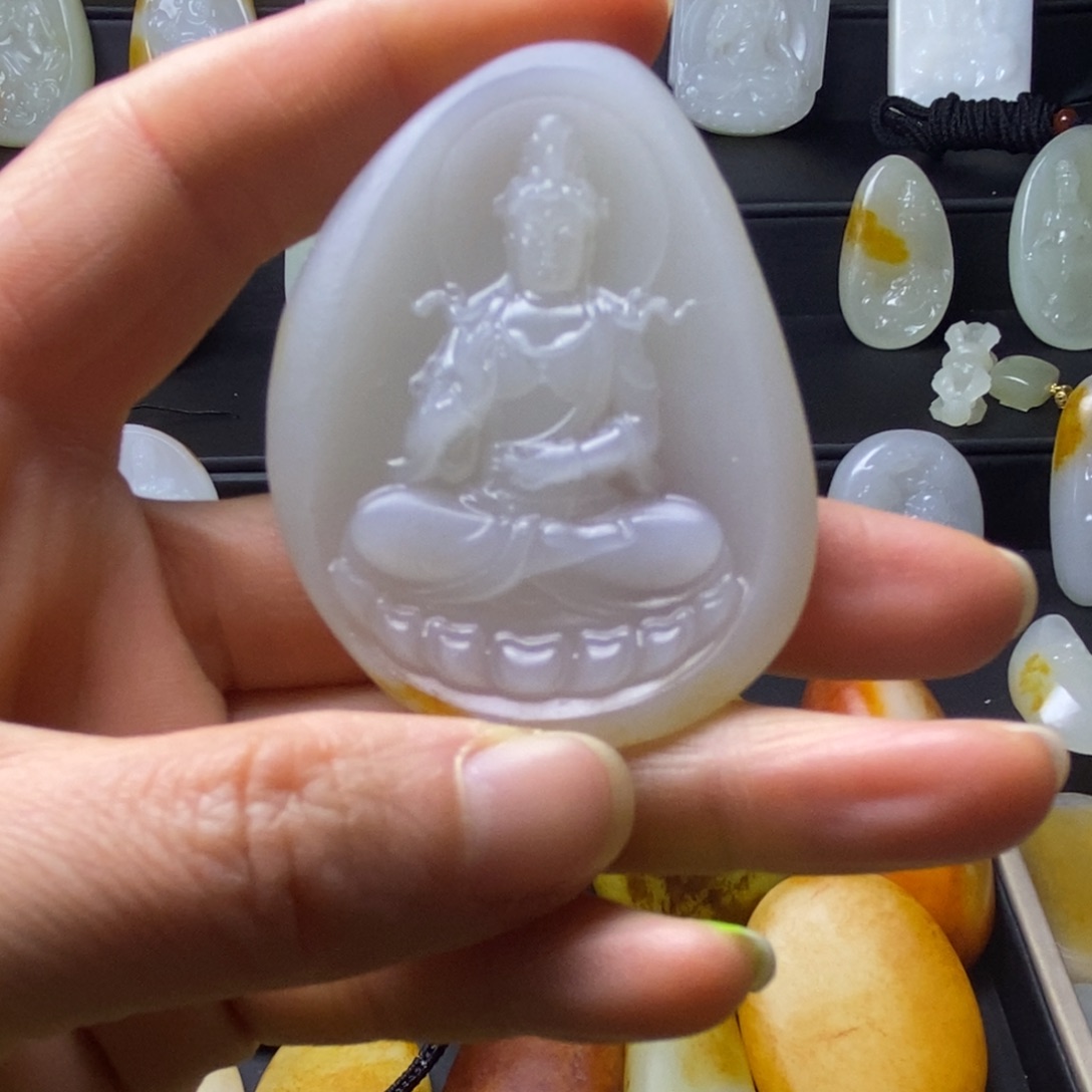 梨***人和田玉未镶嵌颈饰