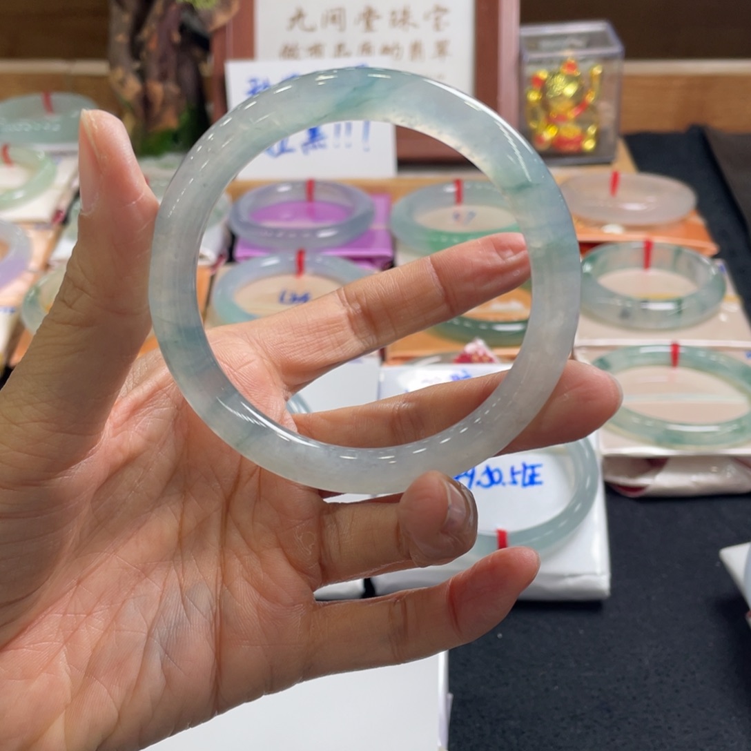 翡翠手镯未镶嵌不****字57