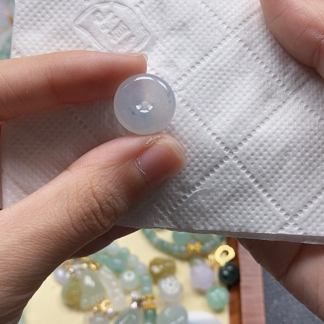 翡翠颈饰未镶嵌随**意闪