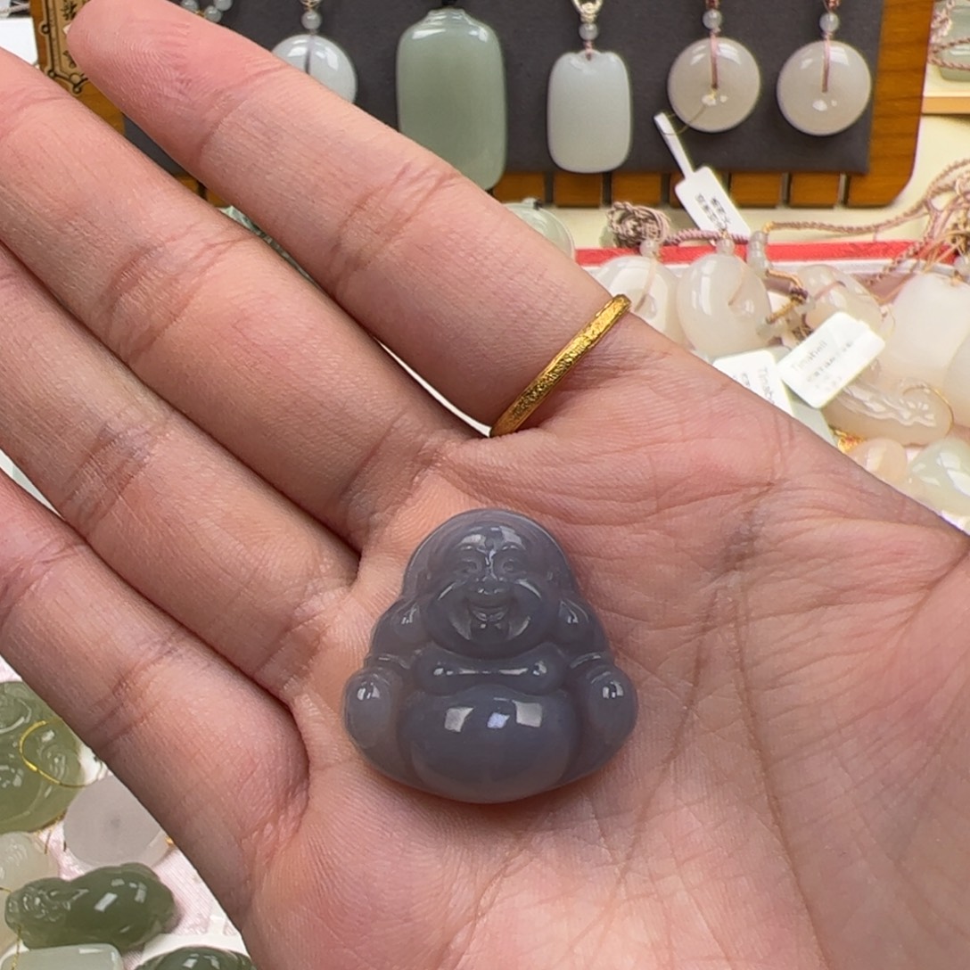时***下和田玉未镶嵌颈饰