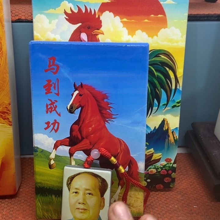 石材马和鸡摆件真美啊