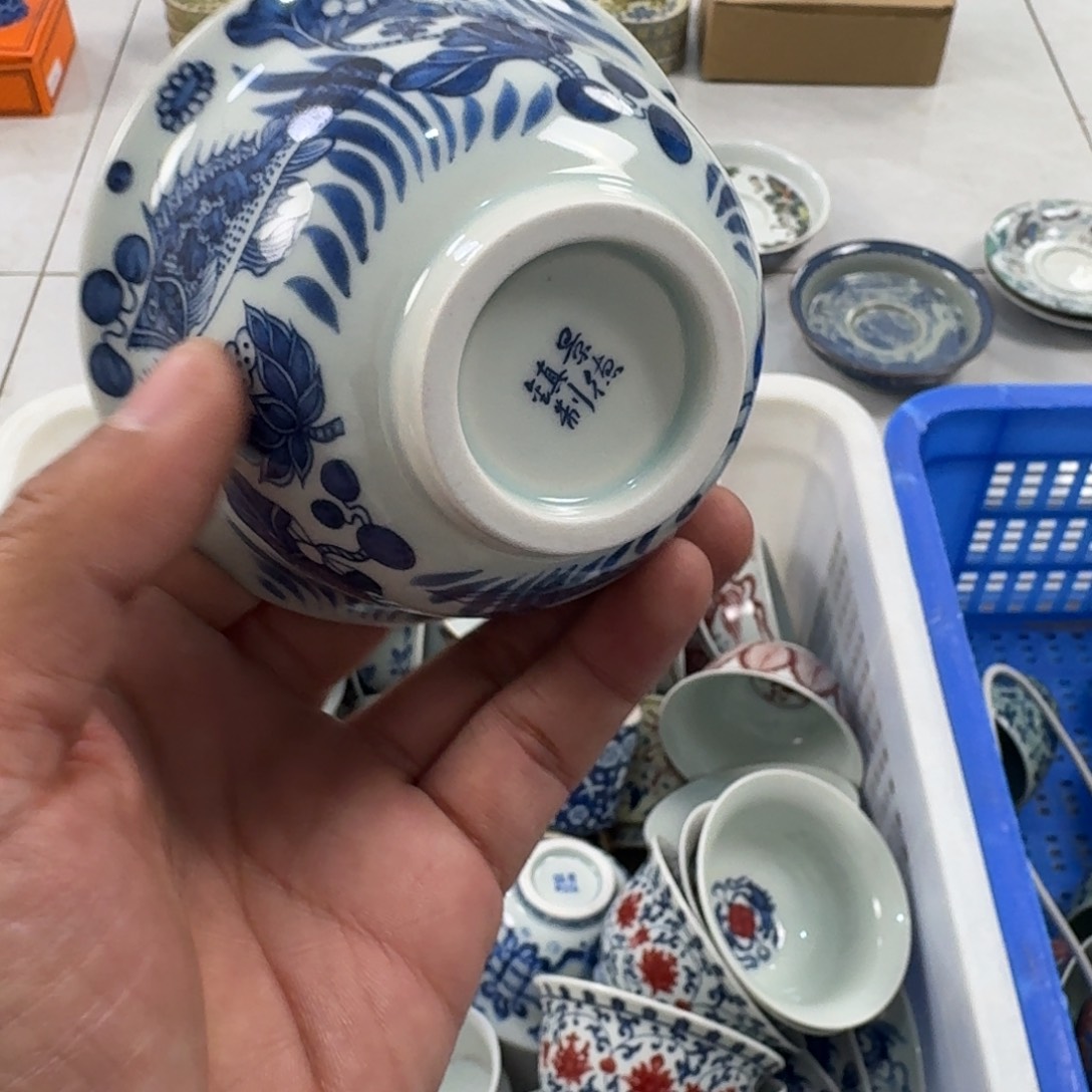 摆件青花鱼藻纹主人压手杯