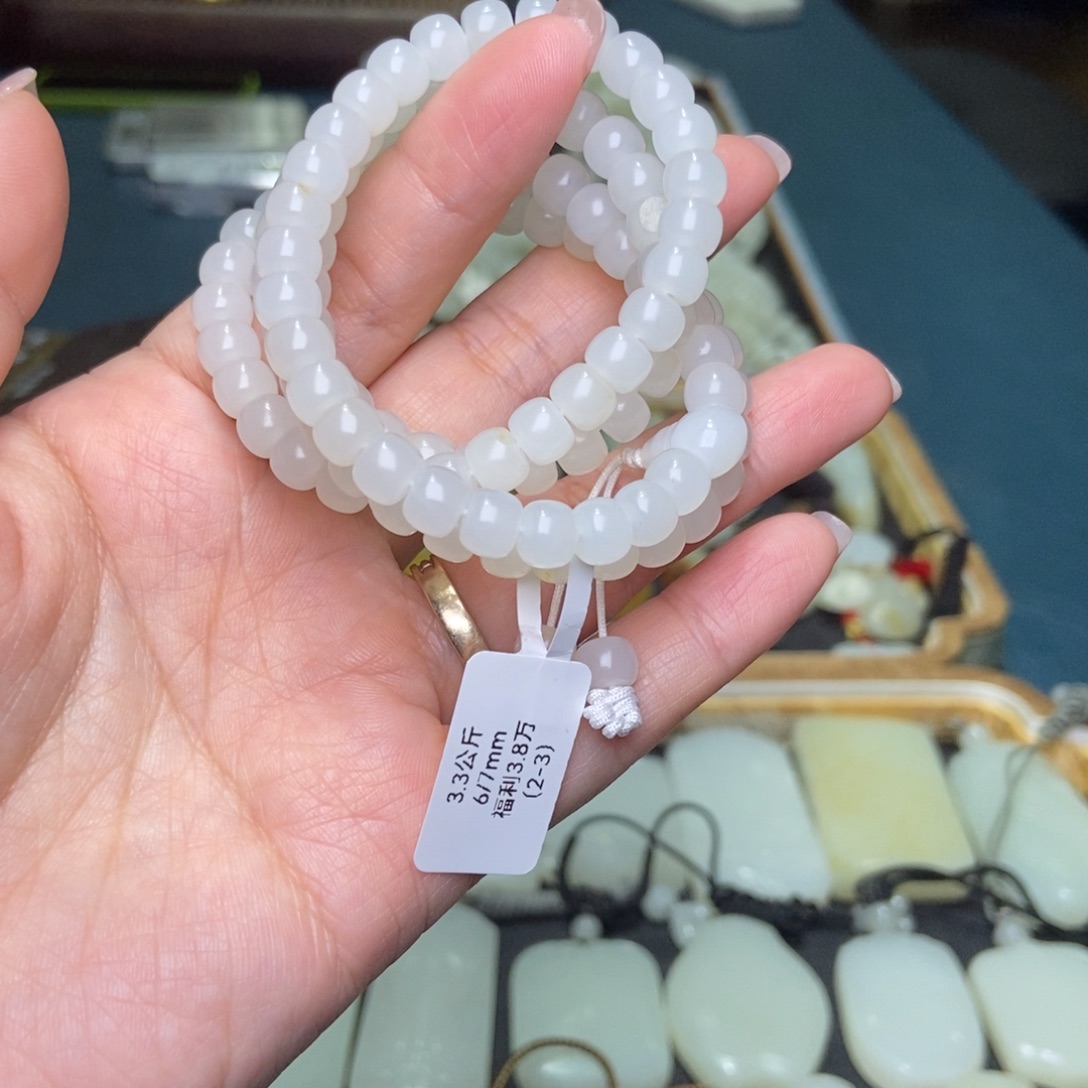 小***宴和田玉未镶嵌颈饰6*7mm108项链