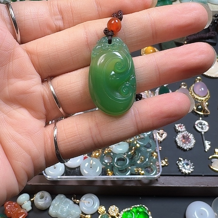 玛瑙/玉髓颈饰未镶嵌如意吊坠