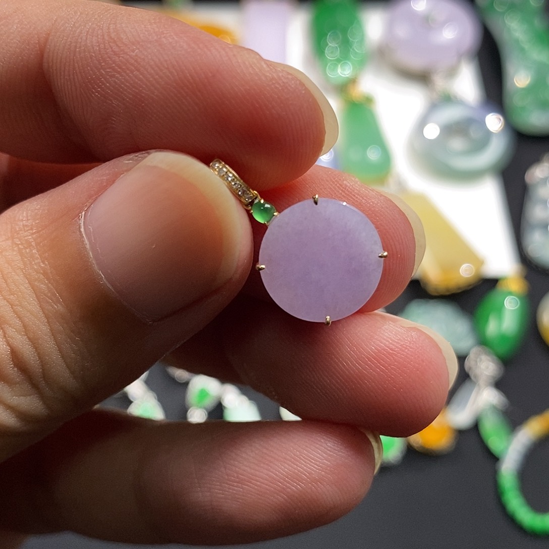 翡翠18K金镶嵌颈饰翡翠