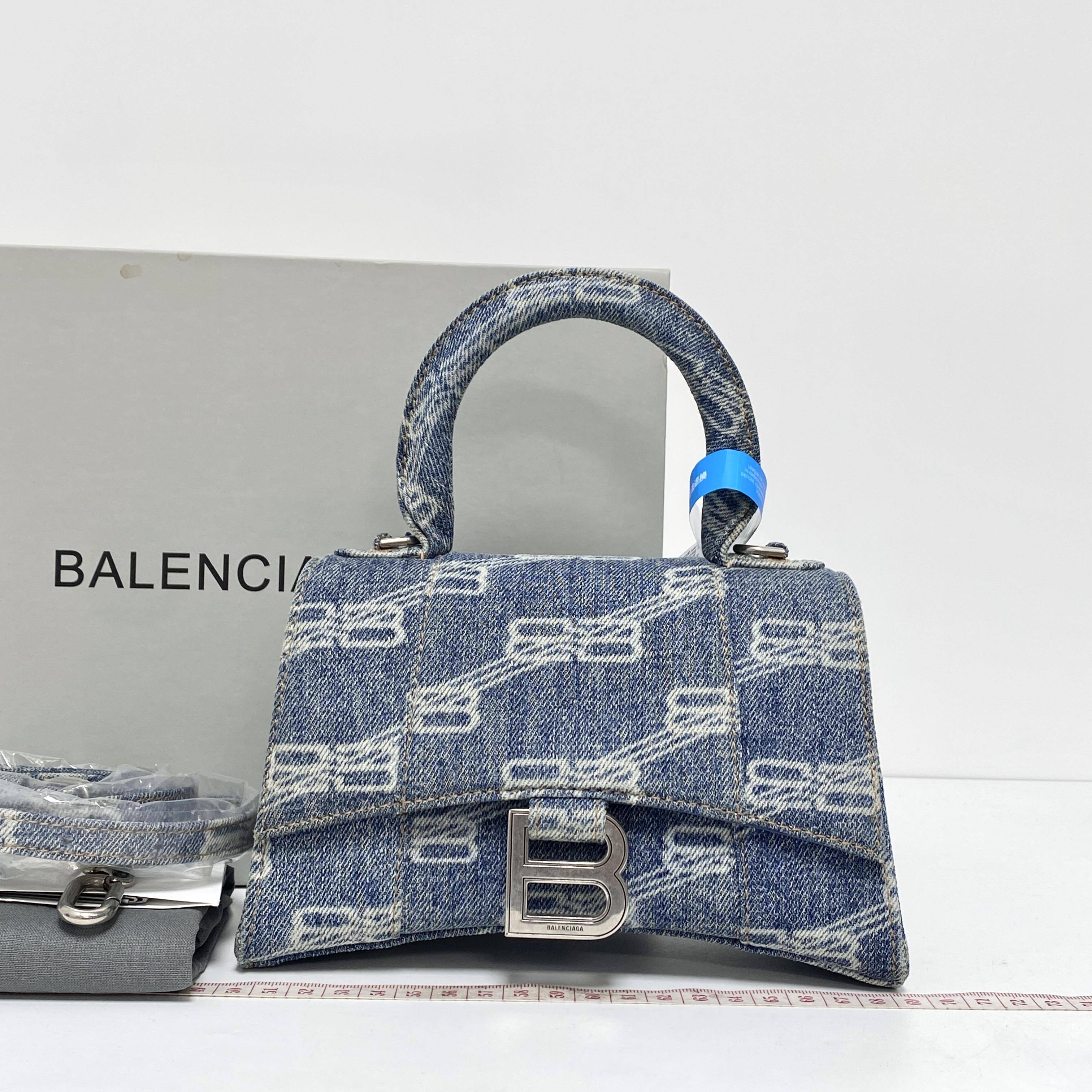 胖乎曼曼/巴黎世家/95新/公价0/箱包/斜挎包/312410310047