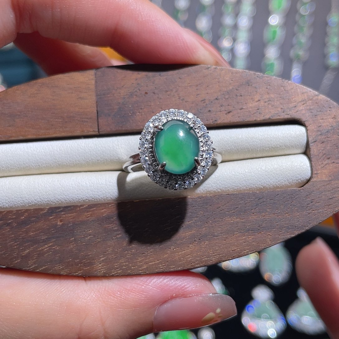 未镶嵌戒指翡翠戒指