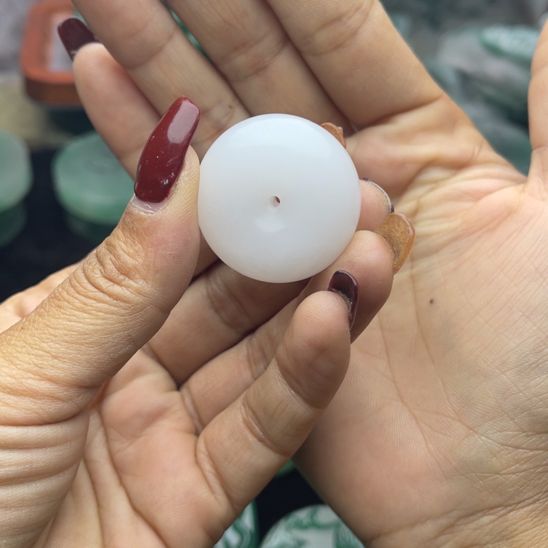 石英质玉颈饰未镶嵌