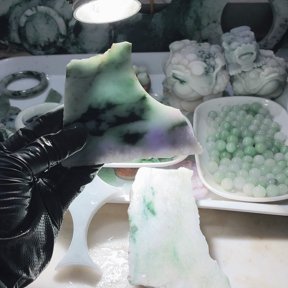 翡翠未镶嵌颈饰边角料