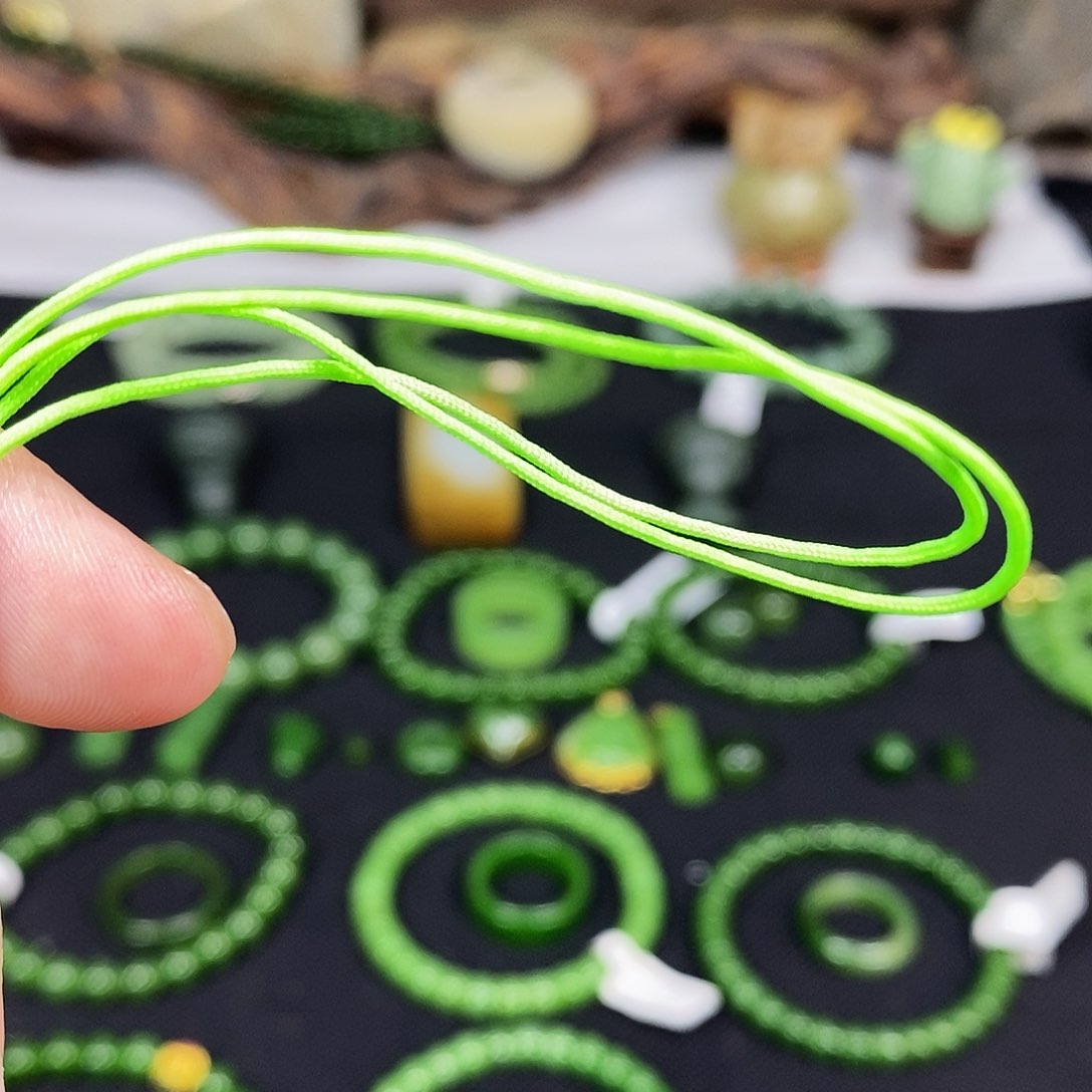 颈饰未镶嵌和田玉看*