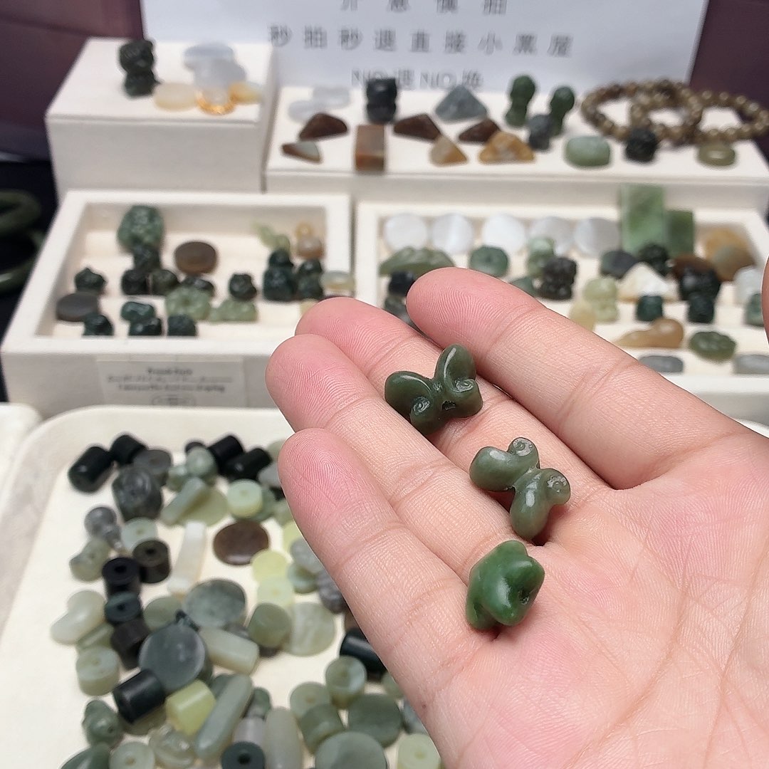 木***娃和田玉未镶嵌颈饰