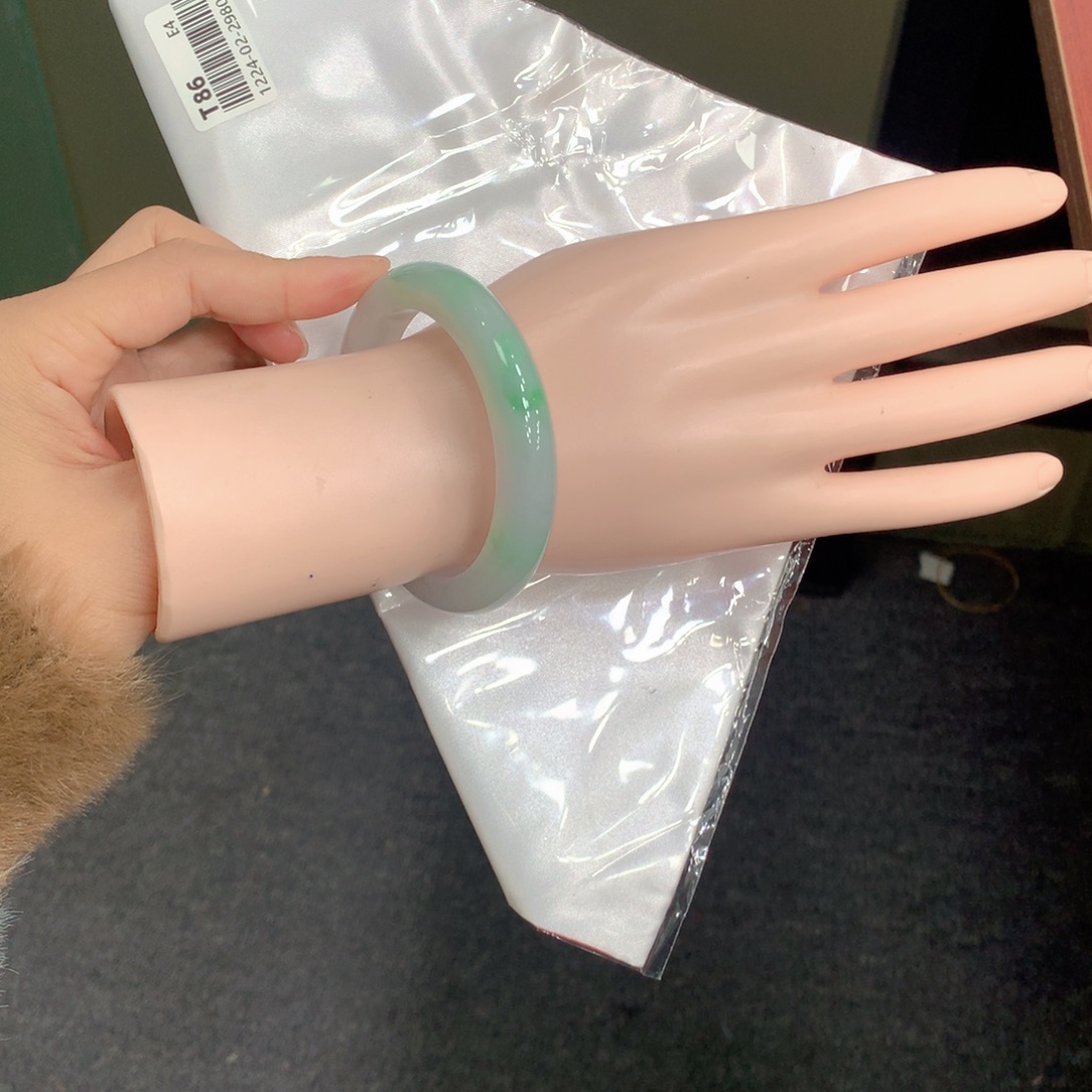 翡翠未镶嵌手镯4号