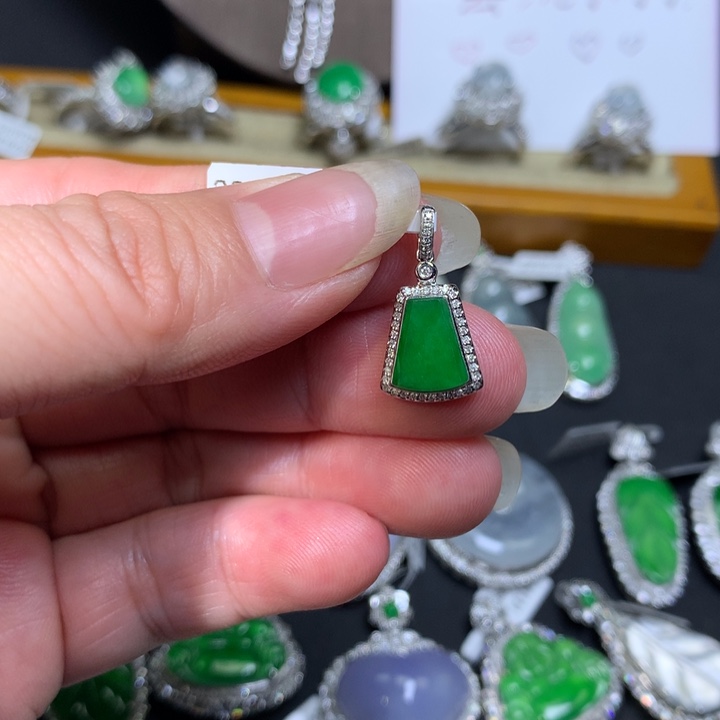 吊坠(不含链)18K金镶嵌翡翠