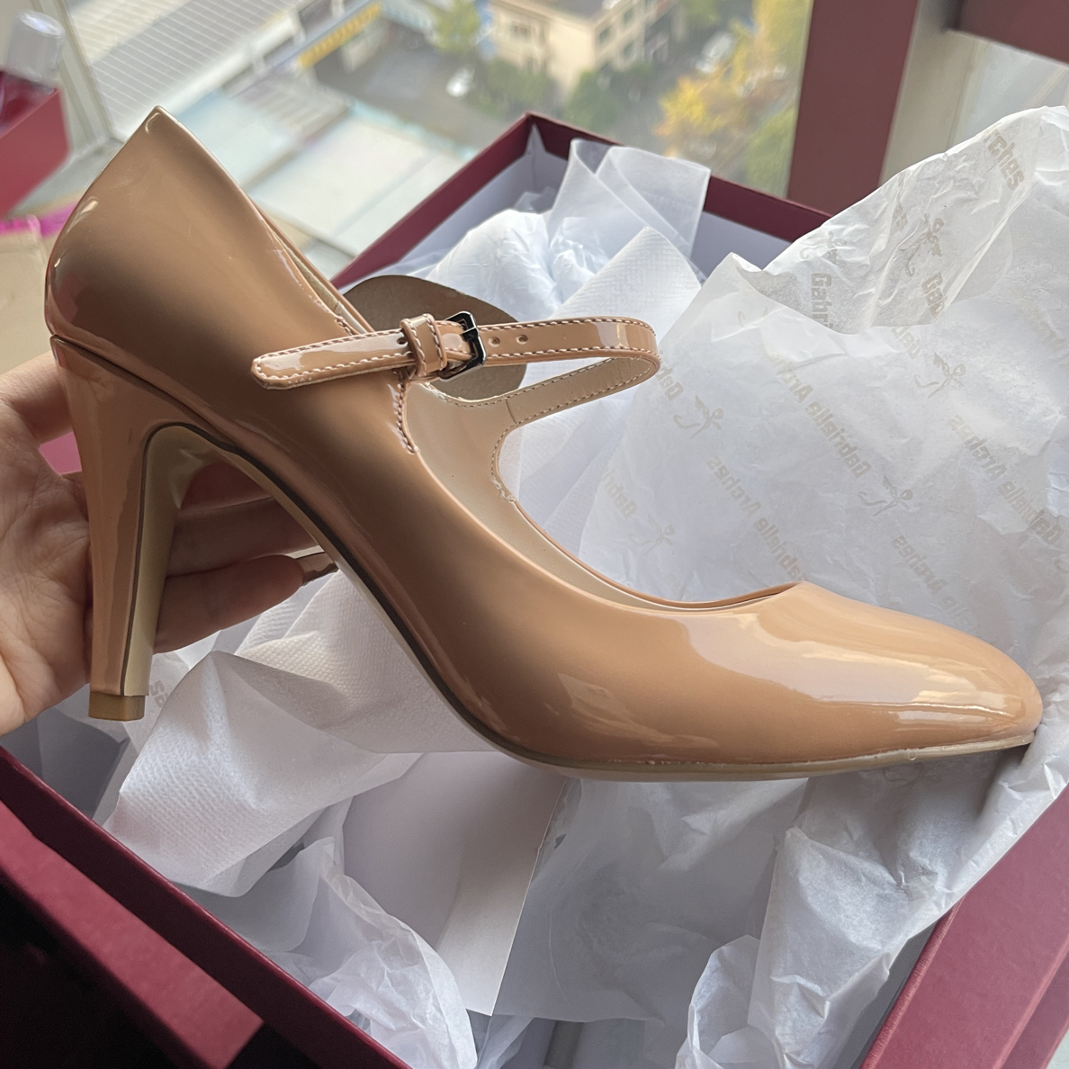 评价返30元、斯米兰女鞋尖圆头一字式扣带时尚中古简约细跟高跟鞋