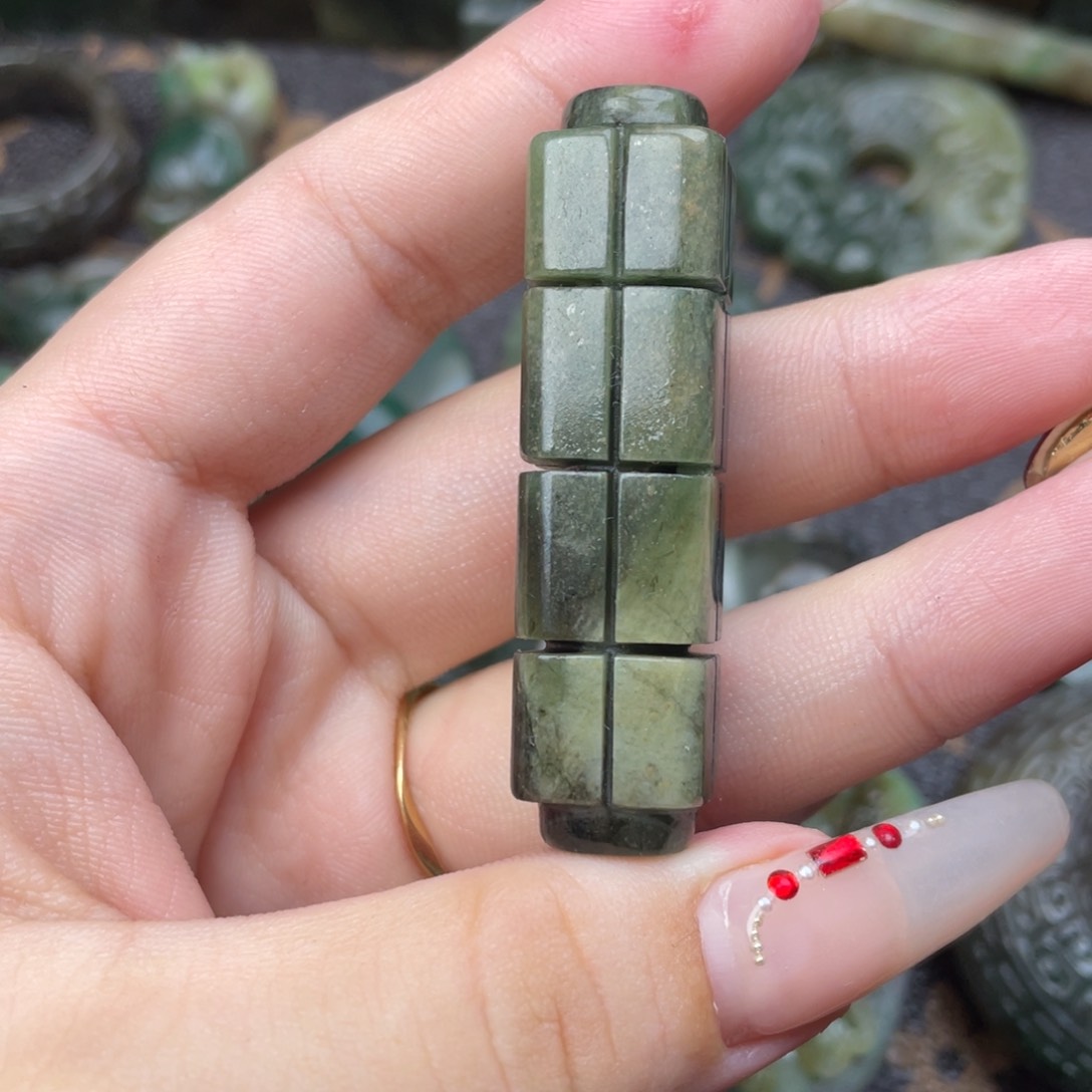 独山玉未镶嵌颈饰