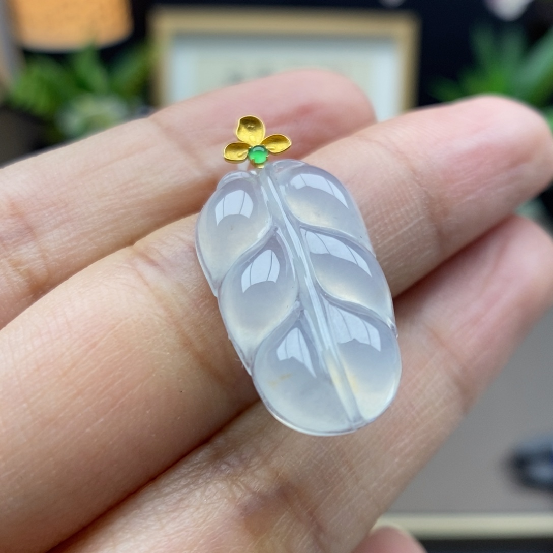 翡翠18K金镶嵌颈饰吊坠30
