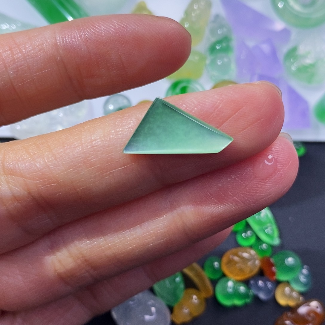 定制翡翠未镶嵌翡翠切割