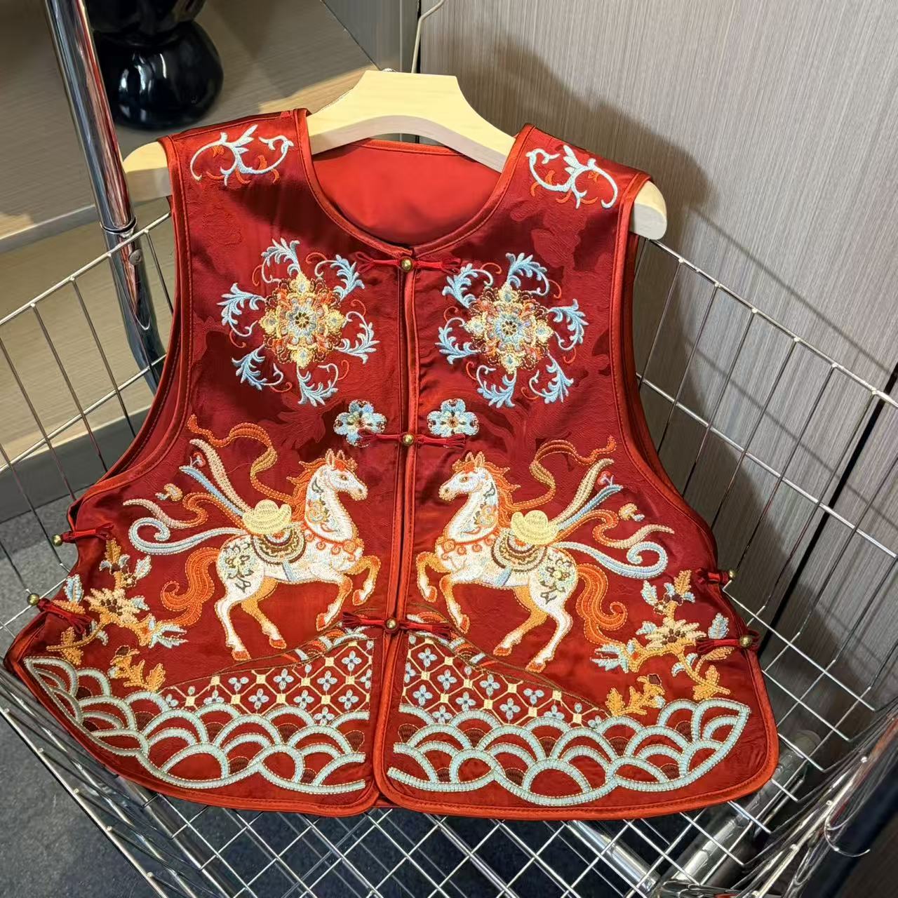 【瑞马】2026春季新中式国风重工刺绣气质圆领高级女士马甲