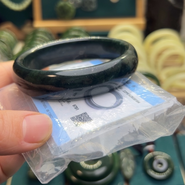 和田玉手镯未镶嵌65圈围8164