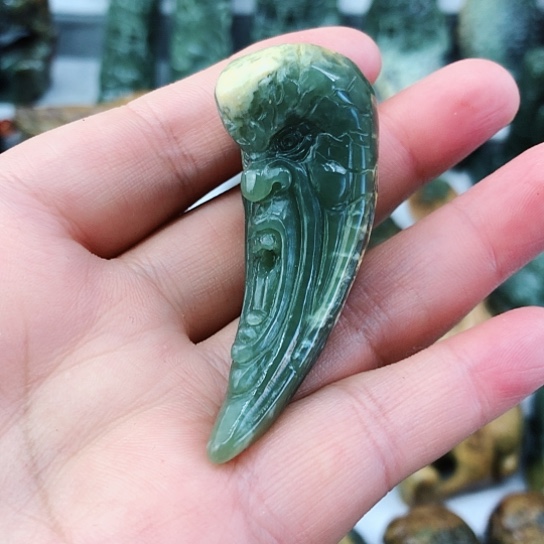 未镶嵌岫岩河磨玉（透闪石质玉）挂件